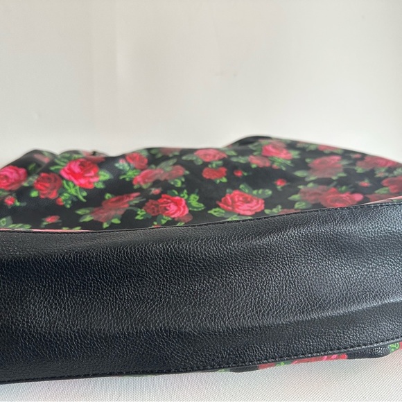 Betsey Johnson Oversized Bow Chain Drop Handle Red Roses Slouchy Hobo Bag - Picture 12 of 16